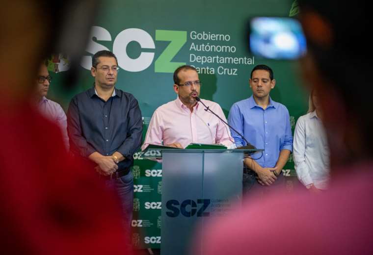 GOBERNADOR DE SANTA CRUZ CAMACHO