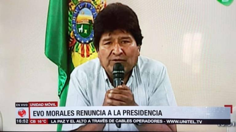 EVO RENUNCIA A LA PRESIDENCIA