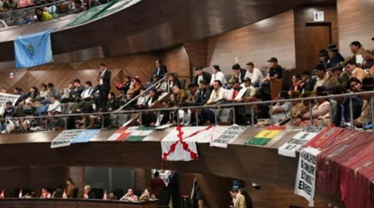 Concejales y autoridades municipales hacían vigilia mientras se trataba el PGE reformulado en el Legislativ