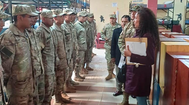 Inspección a una unidad militar de La Paz.