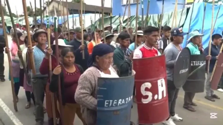 COCALEROS DEFIENDEN A EVO